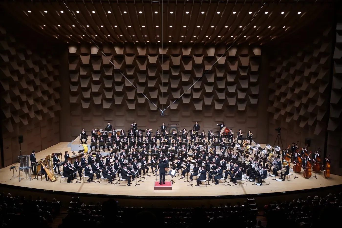 グリーンコンサートのOBステージで演奏するOBバンド